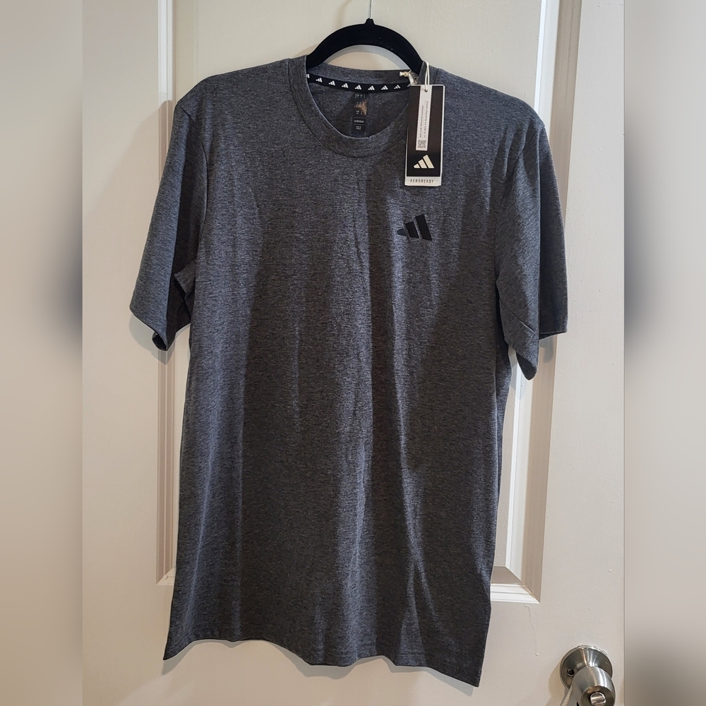 Adidas summer t-shirt size small men's adult